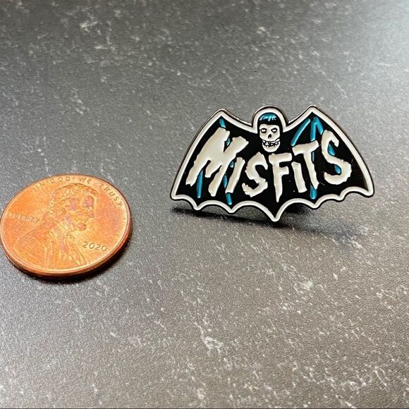 Misfits Enamel Pin/ Brooch - Picture 3 of 5